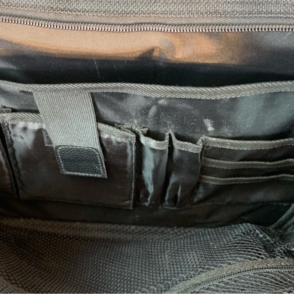 Dell black computer bag. - Picture 11 of 13